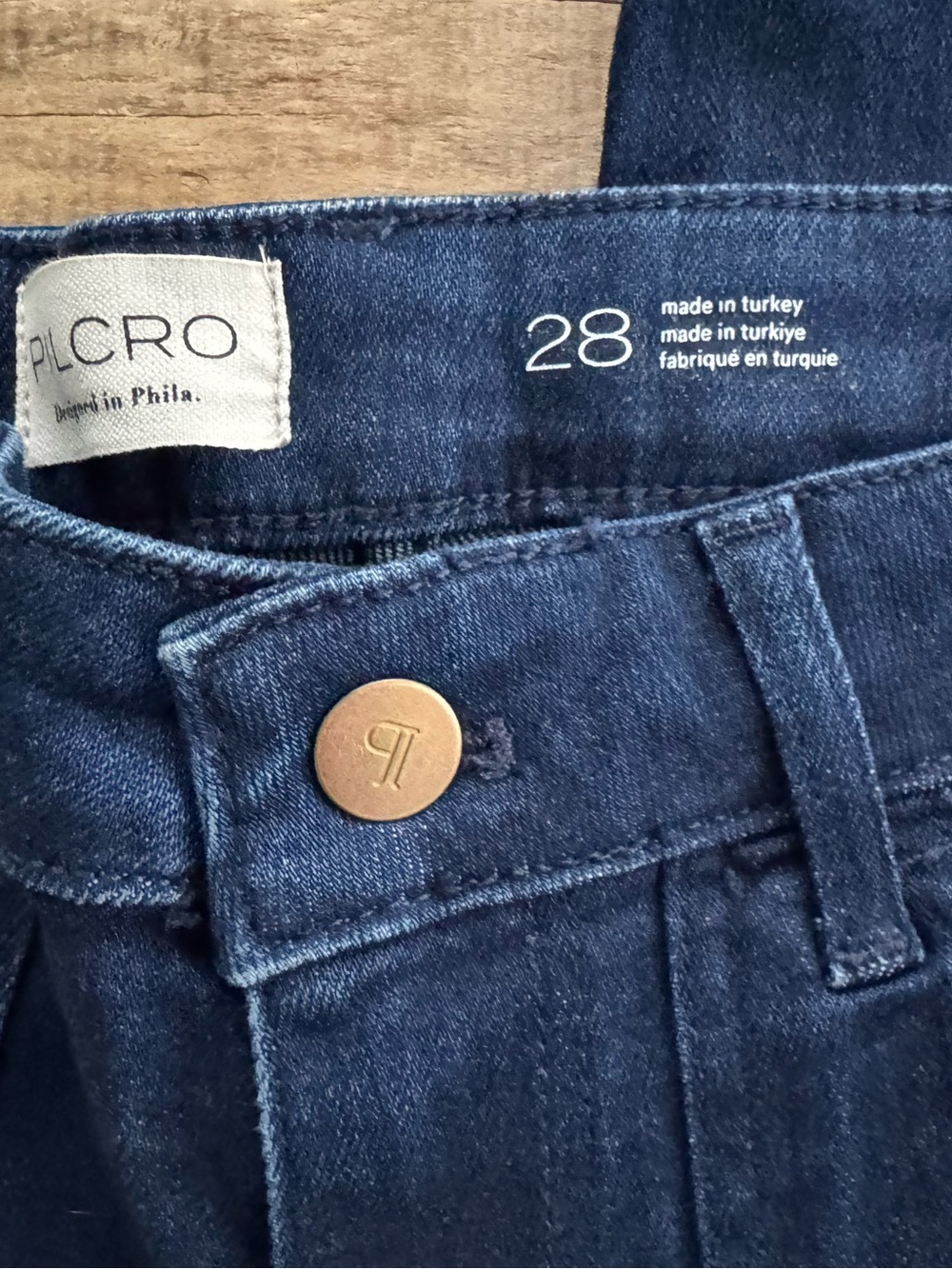 NEW Pilcro The Icon Low Rise Flare
Jeans in Dark Blue~ Size 28 - Picture 8 of 9